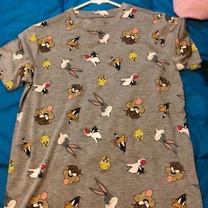 1 grey Looney Tunes t-shirt